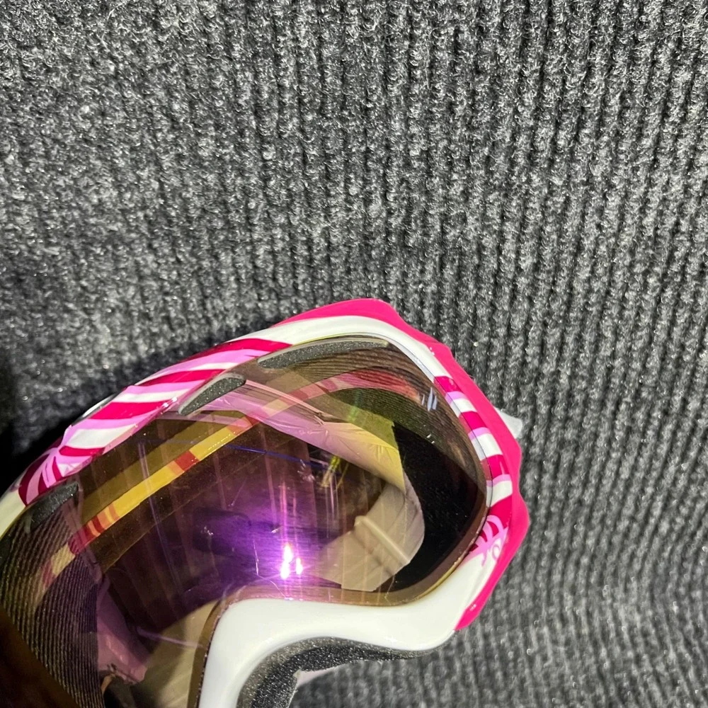 Oakley Elevate Snow Goggles OS Pink White Ski Snowboard Breast Cancer Awareness